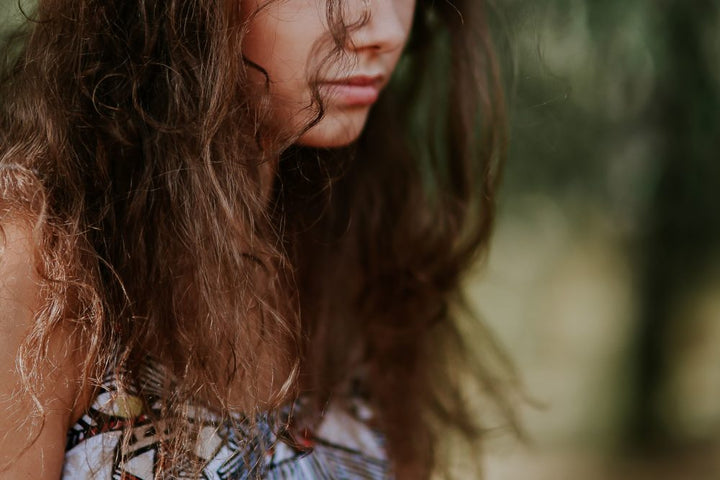 kaboompics_a-woman-with-long-brown-hair-2362